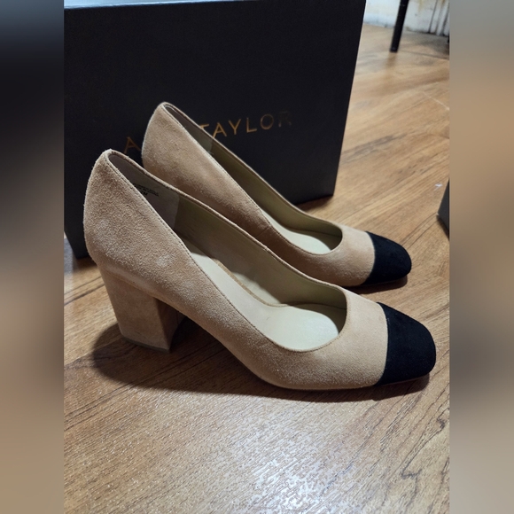 Ann Taylor Tan Black Suede Zahara Cap Toe Nude Block Heel Size 7 Neutral Shoes - Picture 7 of 8
